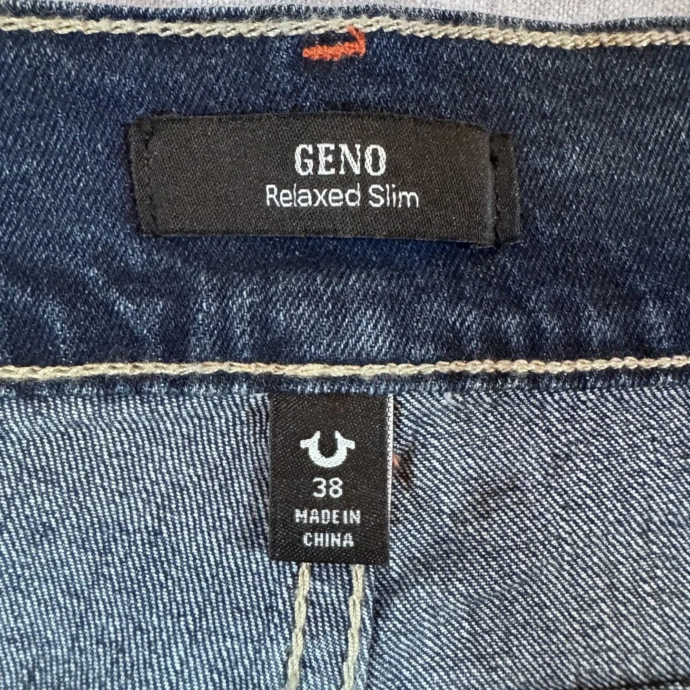 True Religion Jeans Mens 38X32 Geno Relaxed Slim‎ SN Flap Denim Medium Wash